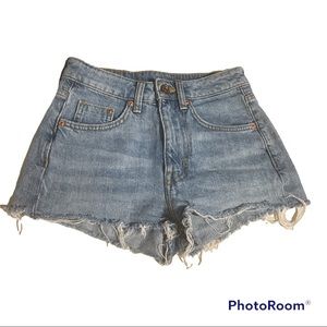 H & M DIVIDED SHORT Women JEAN SIZE 2